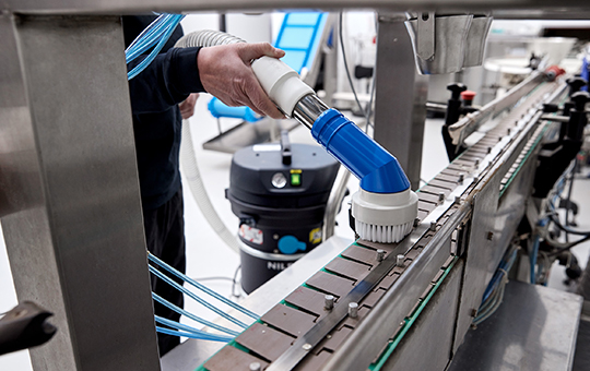 Staubfrei, effizient und sicher: Umfassende Saugertechnologie für die Batterieproduktion